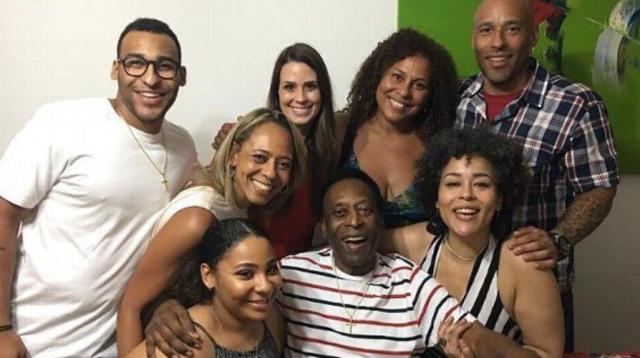 贵为球王 贝利遗产1500万美元 现任妻子和7子女分