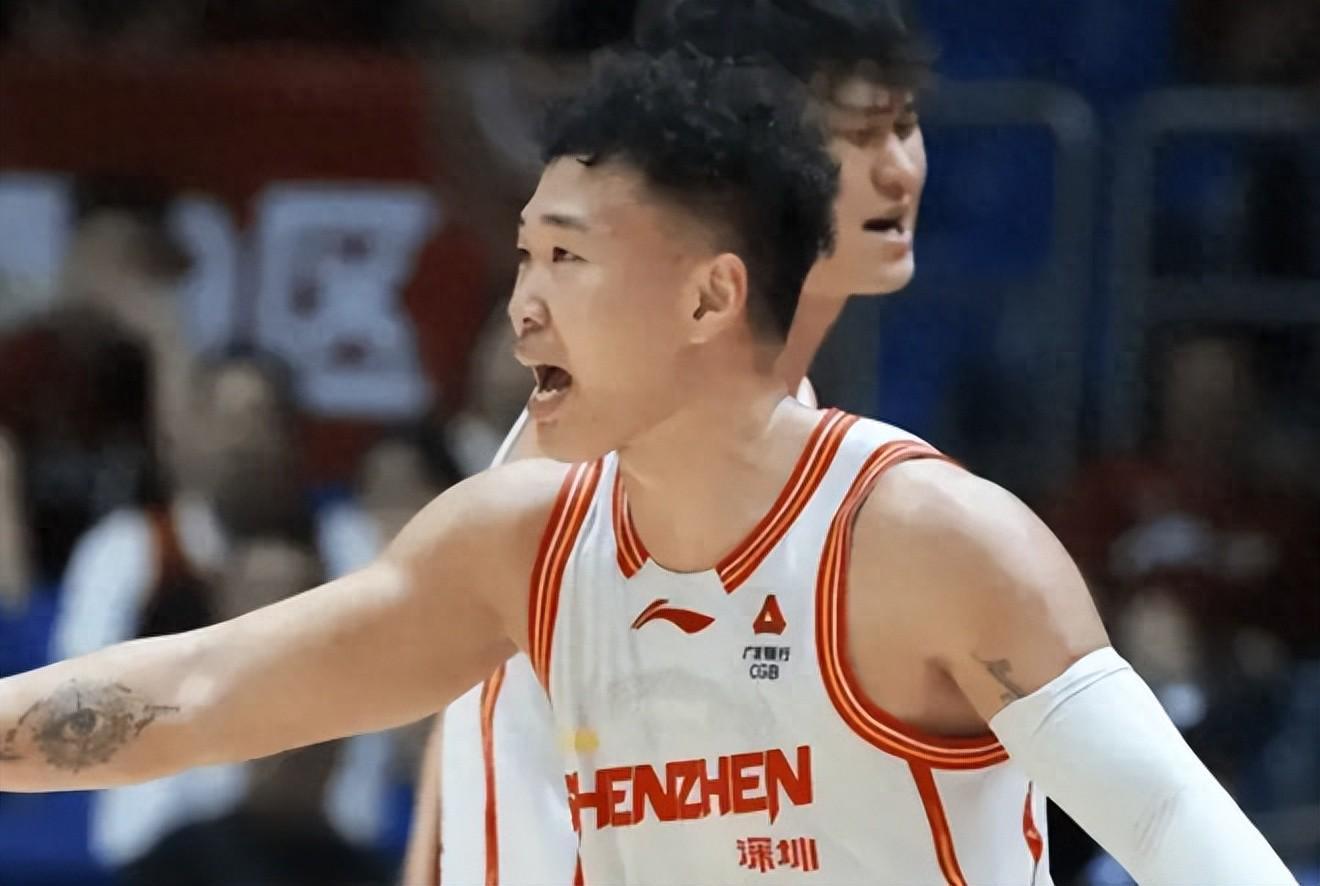 一号娱乐-浙深战争议哨!贺希宁三步上篮走步了吗?两位专家给出相同的解读